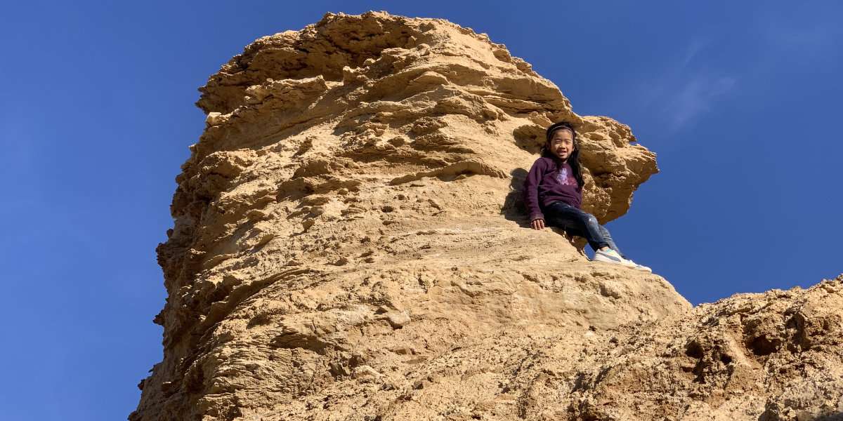 Girl climbing Ong Jmal