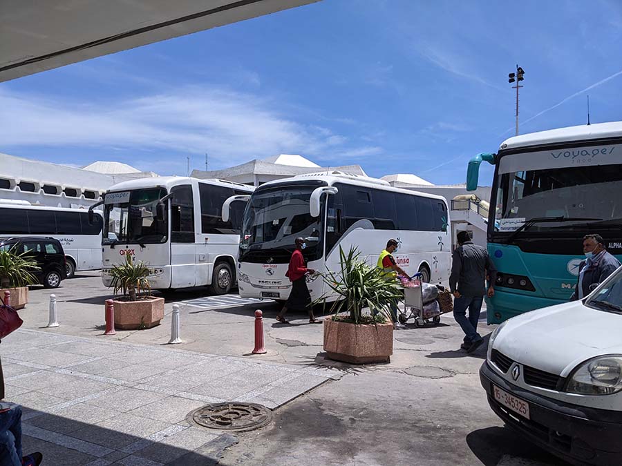 tunis airport bus waiting area